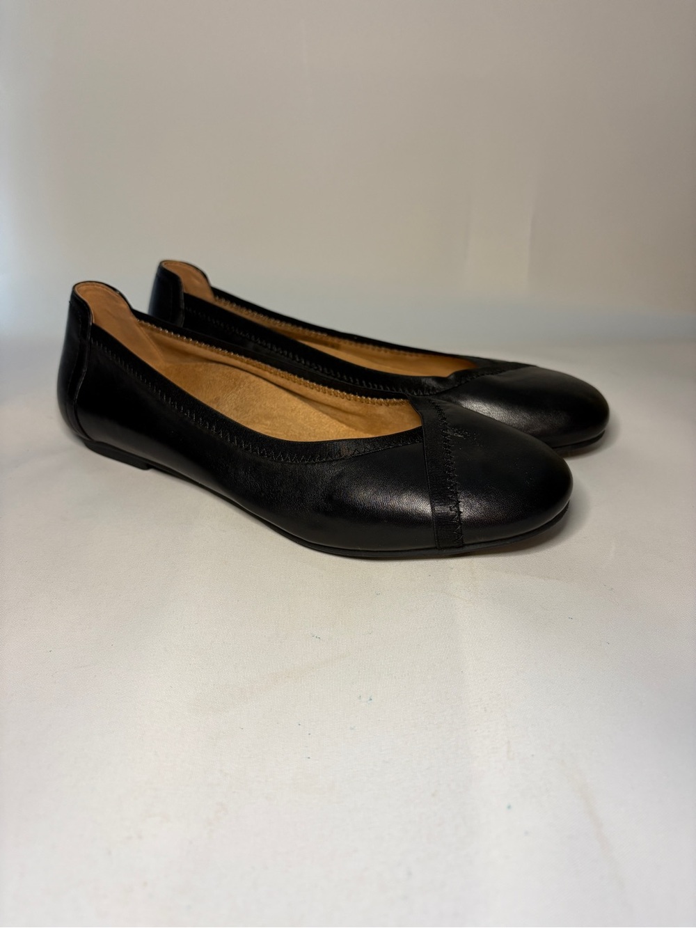 Vionic Spark Caroll Black Leather Comfort Flats Size 8 Arch Support - Worn Once